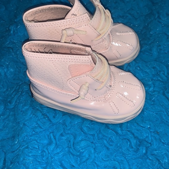 Sperry Top- Sider pink size 3. Great condition. Box included - Picture 2 of 5